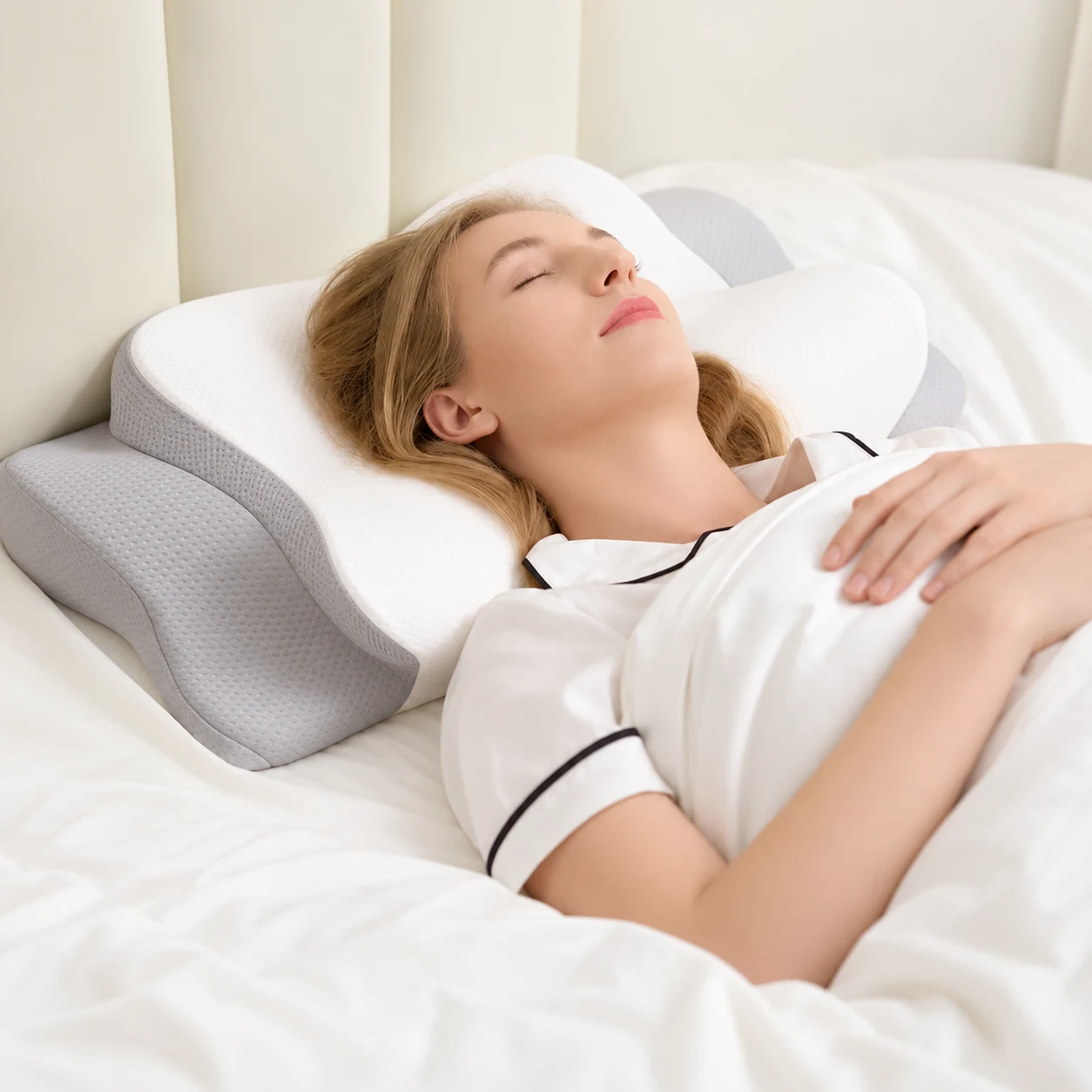 Illustration of a person resting with their head centred on the cloud contour pillow